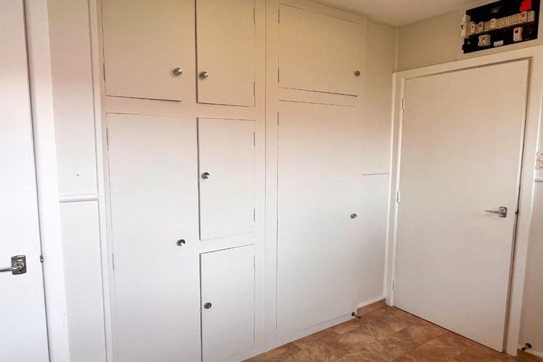 Photo of property in 180 Centaurus Road, Saint Martins, Christchurch, 8022