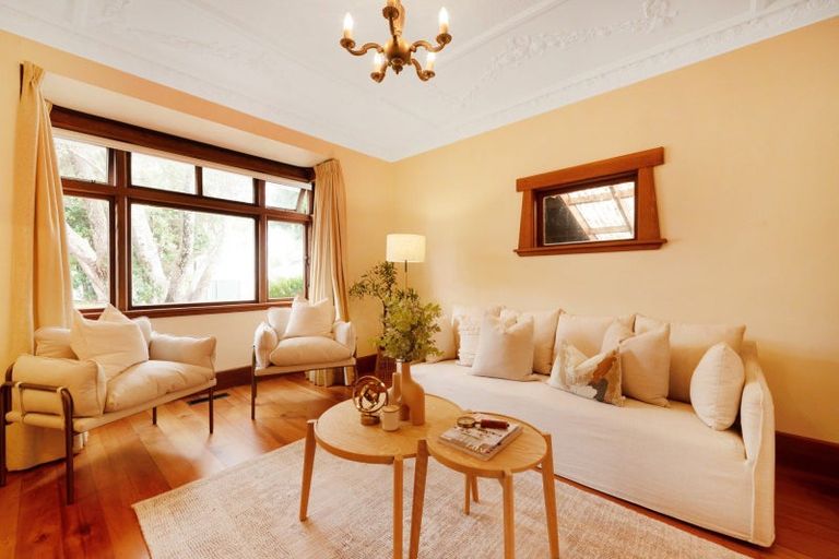 Photo of property in 22 Homewood Crescent, Karori, Wellington, 6012