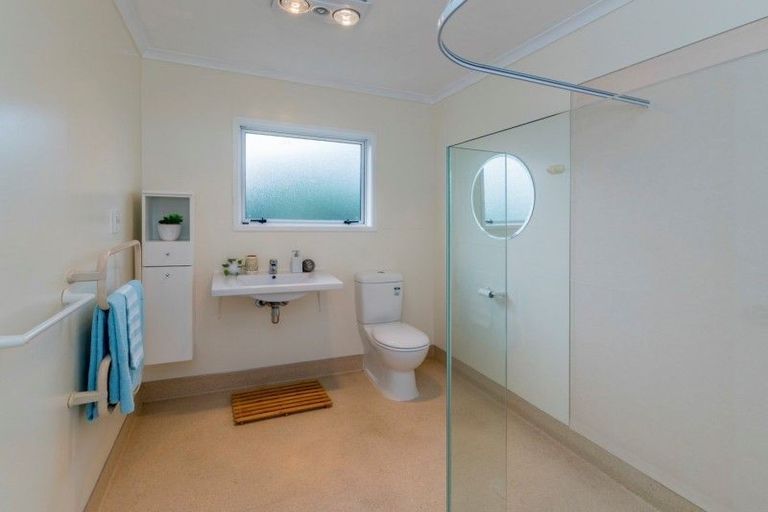 Photo of property in 2 Barclay Grove, Hokio Beach, Levin, 5571