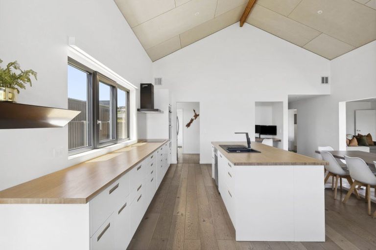 Photo of property in 7 Sapphire Spring Rise, Wanaka, 9305