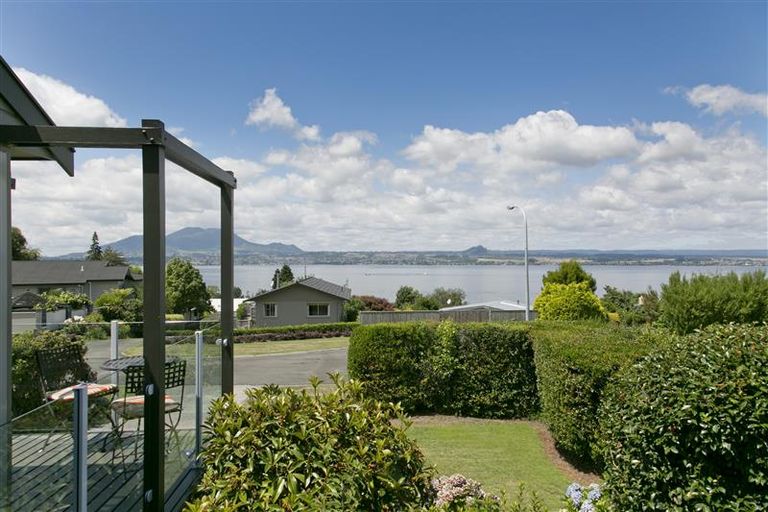 Photo of property in 14 Isobel Street, Acacia Bay, Taupo, 3330