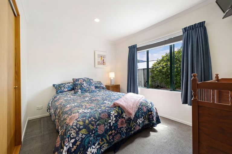 Photo of property in 8b Kuri Place, Wanaka, 9305