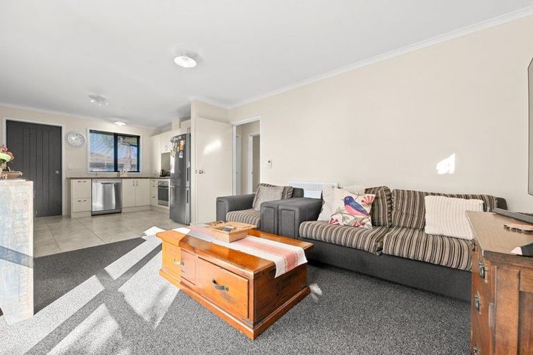 Photo of property in 2/16 Highgrove Drive, Grandview Heights, Hamilton, 3200