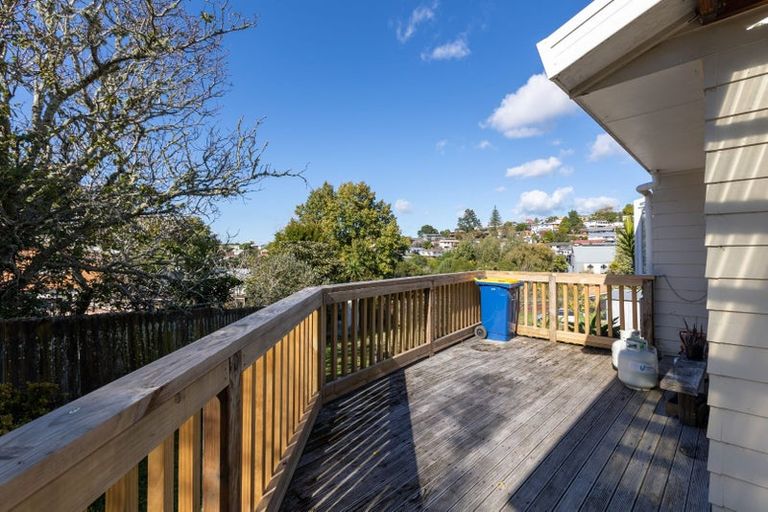 Photo of property in 115 Athena Drive, Totara Vale, Auckland, 0629