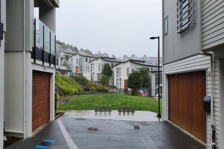 Photo of property in 2/10 Silver Moon Road, Albany Heights, Auckland, 0632