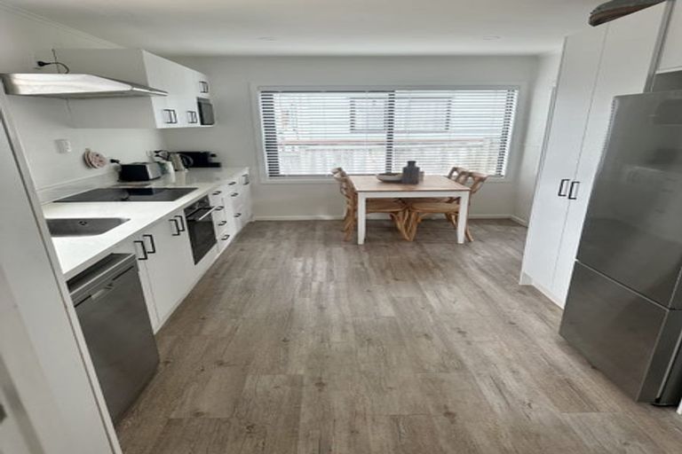 Photo of property in 1 Kohekohe Street, New Lynn, Auckland, 0600