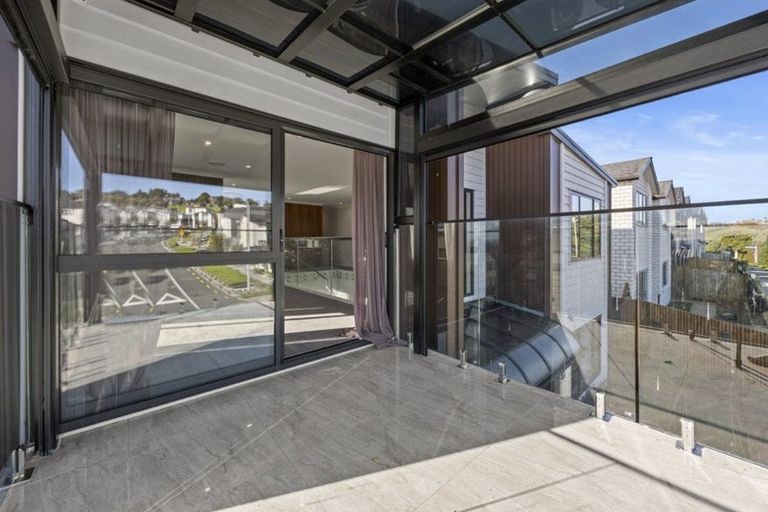 Photo of property in 16 Lime Hill Rise, Flat Bush, Auckland, 2019