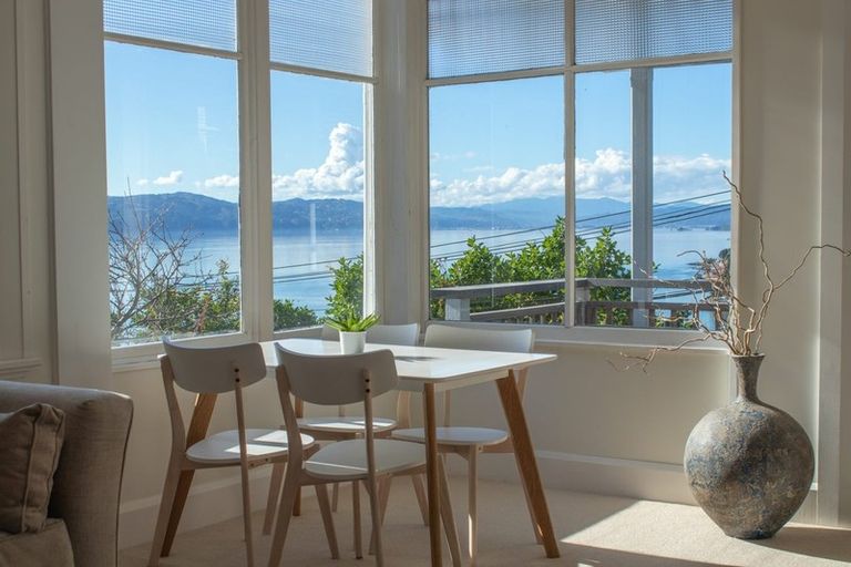 Photo of property in 10 Oriental Terrace, Mount Victoria, Wellington, 6011