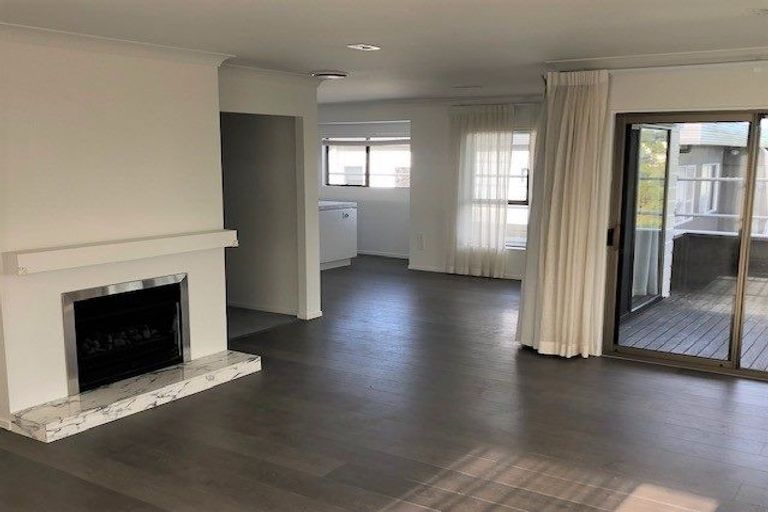 Photo of property in 7 Puawai Place, Northcote, Auckland, 0627