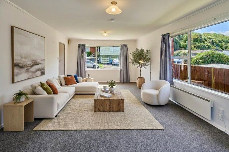 Photo of property in 17 Rembrandt Avenue, Tawa, Wellington, 5028