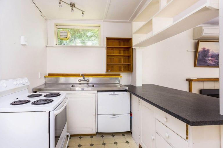 Photo of property in 126 Pinehaven Road, Pinehaven, Upper Hutt, 5019