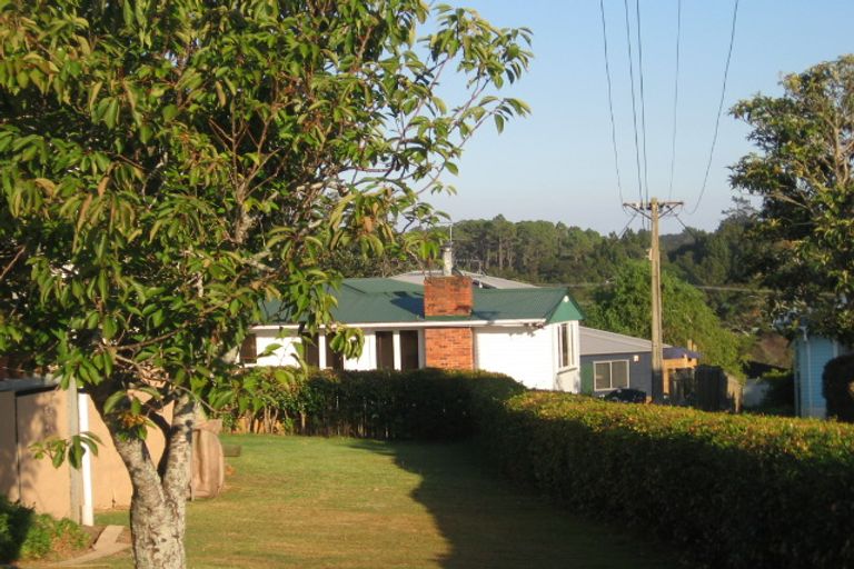 Photo of property in 532b Glenfield Road, Glenfield, Auckland, 0629