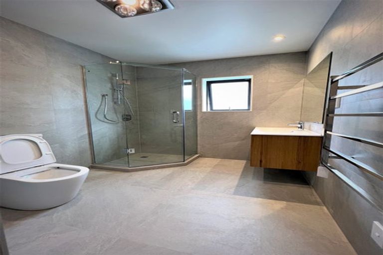 Photo of property in 17b Lavery Place, Sunnynook, Auckland, 0632