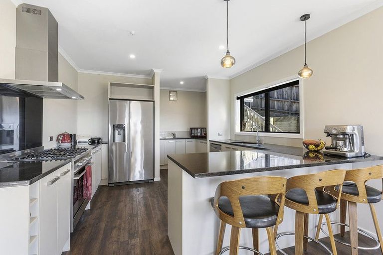 Photo of property in 13 Madeira Close, Whitby, Porirua, 5024