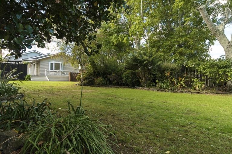 Photo of property in 18 Racecourse Road, Waiuku, 2123