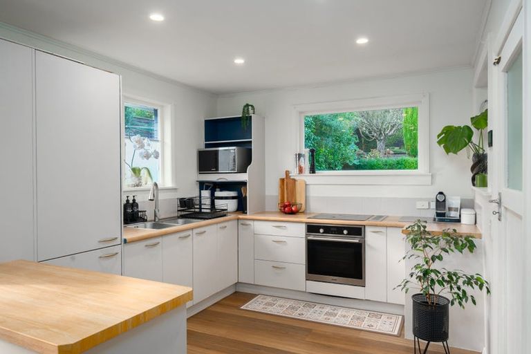 Photo of property in 73 Taylor Terrace, Tawa, Wellington, 5028