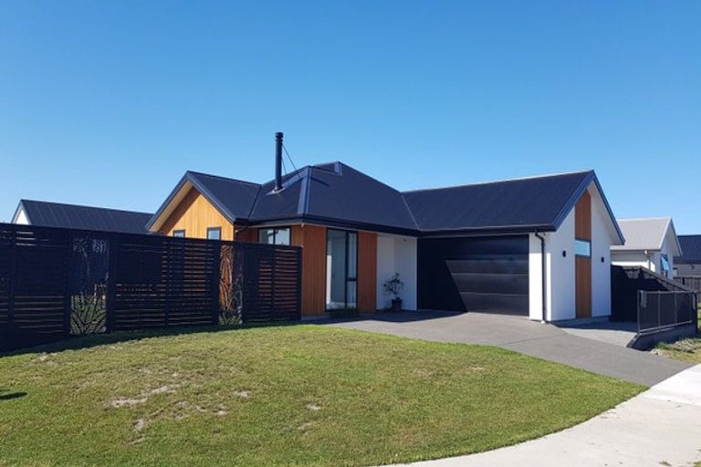 Photo of property in 12 Mccahon Drive, Rangiora, 7400