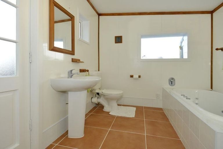 Photo of property in 1/37 Coronation Road, Hillcrest, Auckland, 0627