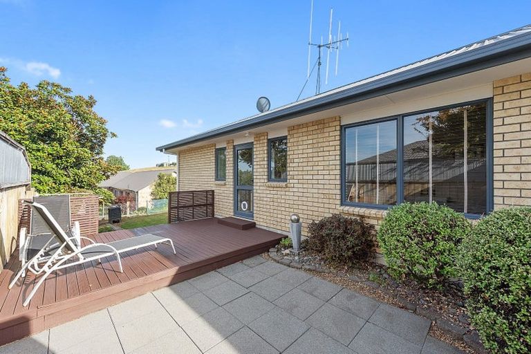 Photo of property in 2 Palm Grove Drive, Western Heights, Hamilton, 3200