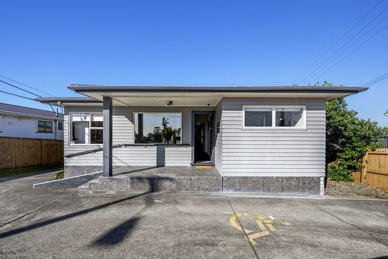 Photo of property in 154 Carlisle Road, Northcross, Auckland, 0632