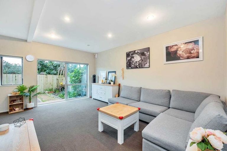 Photo of property in 10/45a Swanson Road, Henderson, Auckland, 0610