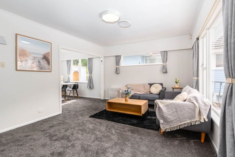 Photo of property in 127 Parkvale Road, Karori, Wellington, 6012