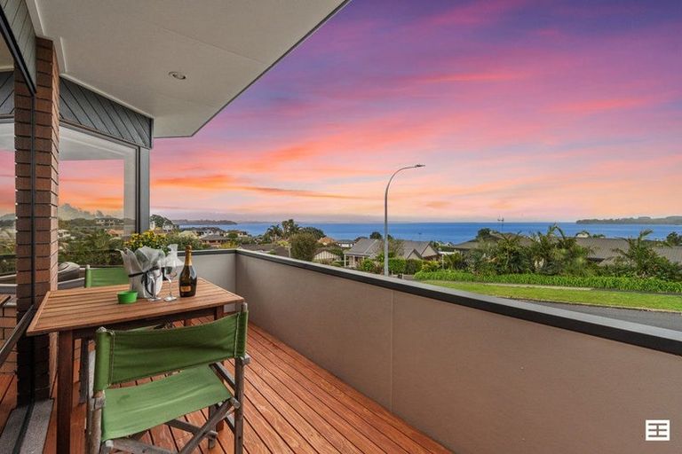 Photo of property in 1 Ruamoana Place, Omokoroa, 3114