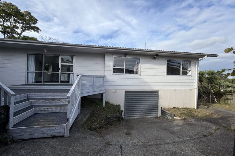 Photo of property in 27 Cedar Heights Avenue, Massey, Auckland, 0614