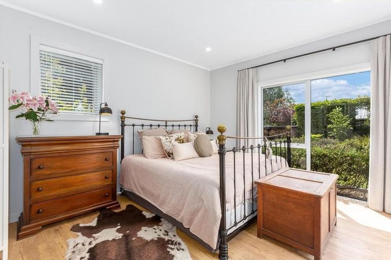 Photo of property in 19 Fleetwood Grove, Waikanae, 5036