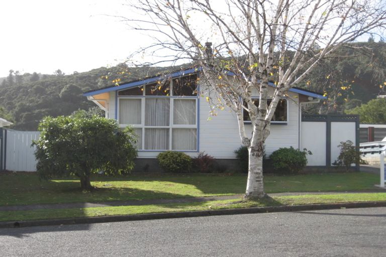 Photo of property in 12 Helvetia Grove, Naenae, Lower Hutt, 5011