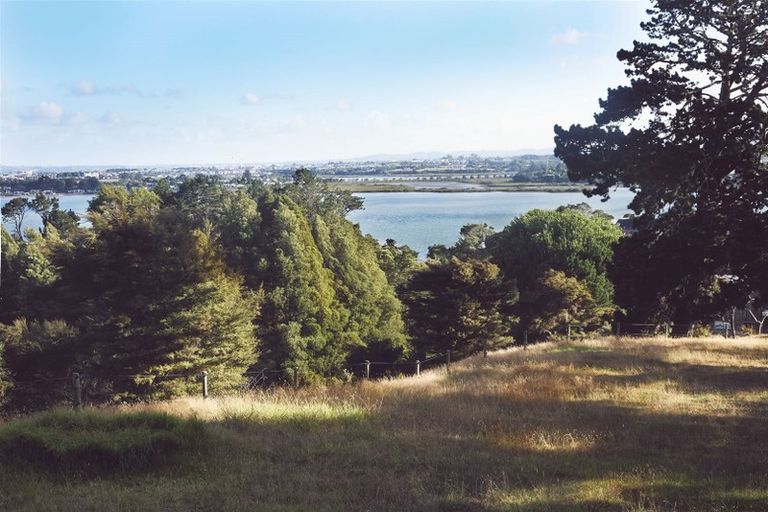 Photo of property in 44 Attwood Road, Paremoremo, Auckland, 0632