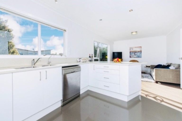 Photo of property in 24 Venus Place, Half Moon Bay, Auckland, 2012