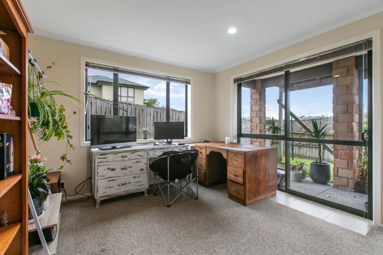 Photo of property in 10 Thomas Hamer Place, Greenhithe, Auckland, 0632
