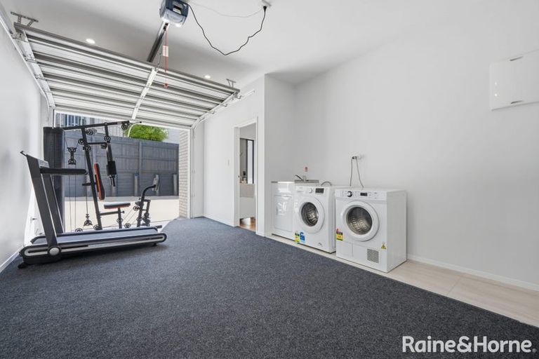 Photo of property in 19b Standage Lane, Kelston, Auckland, 0602