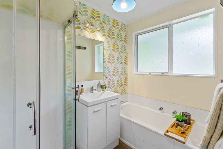 Photo of property in 15 Kauri Road, Waikanae, 5036