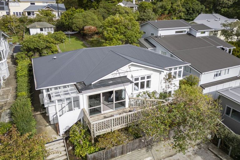 Photo of property in 37 Woodmancote Road, Khandallah, Wellington, 6035