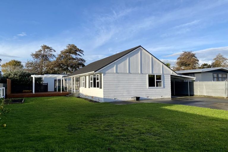 Photo of property in 28 Apollo Parade, Milson, Palmerston North, 4414
