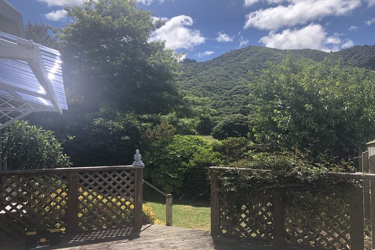 Photo of property in 6a Laredo Grove, Totara Park, Upper Hutt, 5018