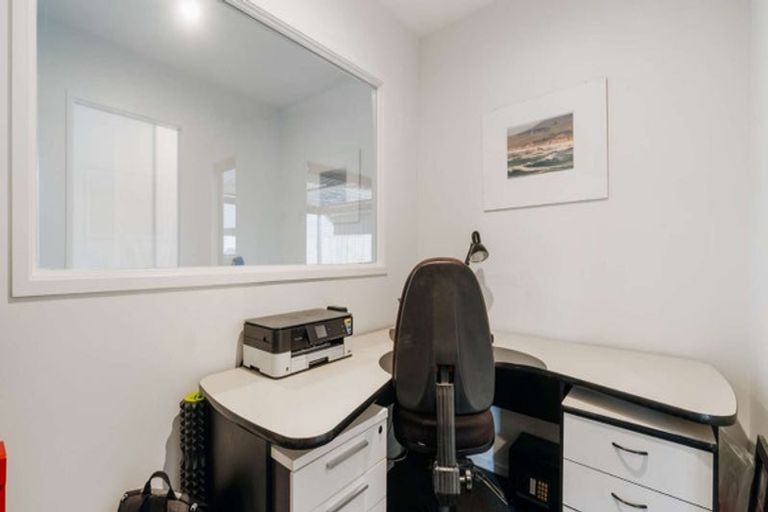 Photo of property in 20 Fallow Street, Jacks Point, 9371