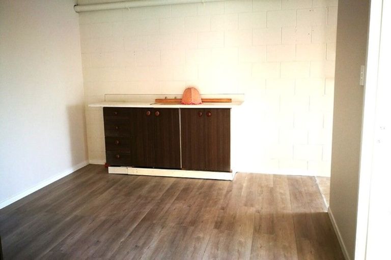 Photo of property in 2/1 Chevis Place, Pakuranga, Auckland, 2010