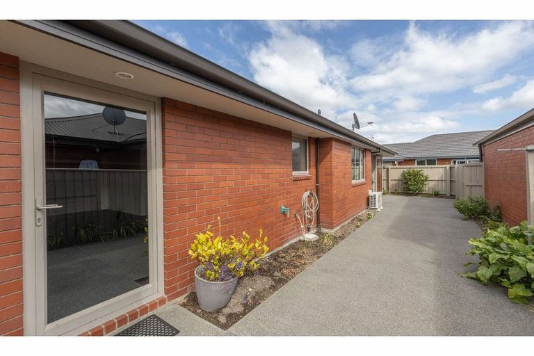 Photo of property in 1/36 Tuckers Road, Redwood, Christchurch, 8051