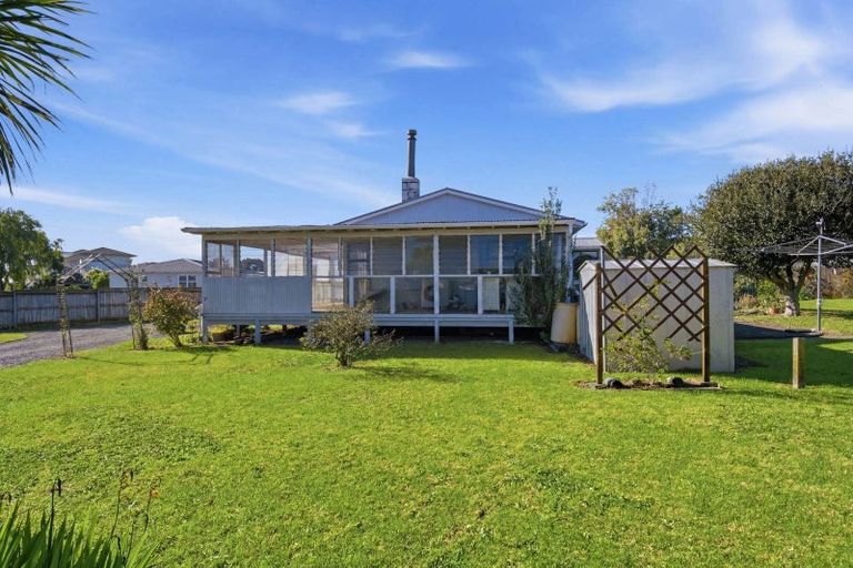 Photo of property in 10 House Avenue, Mangere Bridge, Auckland, 2022