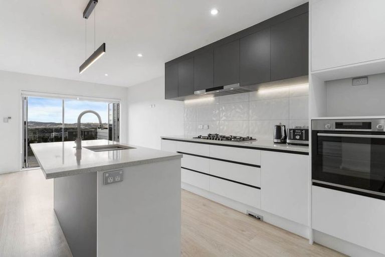 Photo of property in 82 Joseph Street, Flat Bush, Auckland, 2019