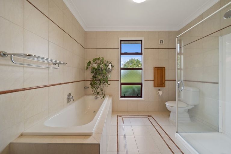 Photo of property in 15 Kaipara Road, Papakura, 2582