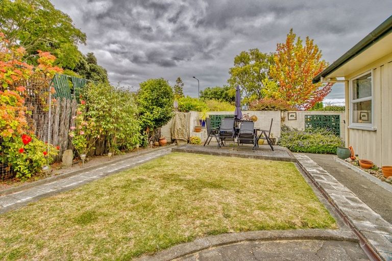 Photo of property in 2 Bennett Place, Onekawa, Napier, 4110