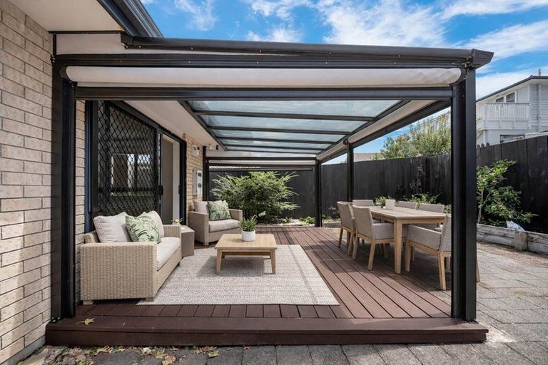 Photo of property in 69a Awaroa Road, Sunnyvale, Auckland, 0612