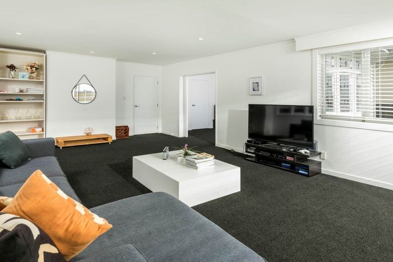 Photo of property in 24 Sulphur Beach Road, Northcote Point, Auckland, 0627