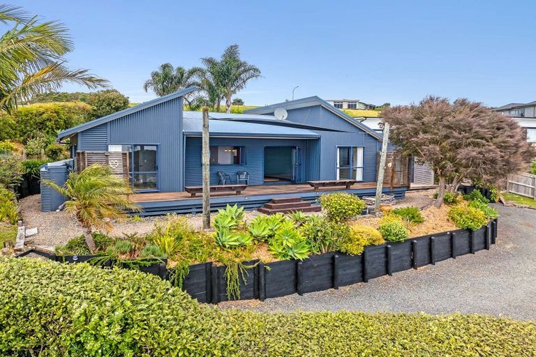 Photo of property in 9 Dudley Crescent, Cable Bay, 0420