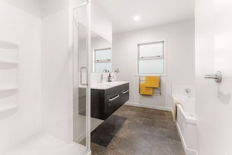 Photo of property in 1 Fender Close, Pyes Pa, Tauranga, 3112