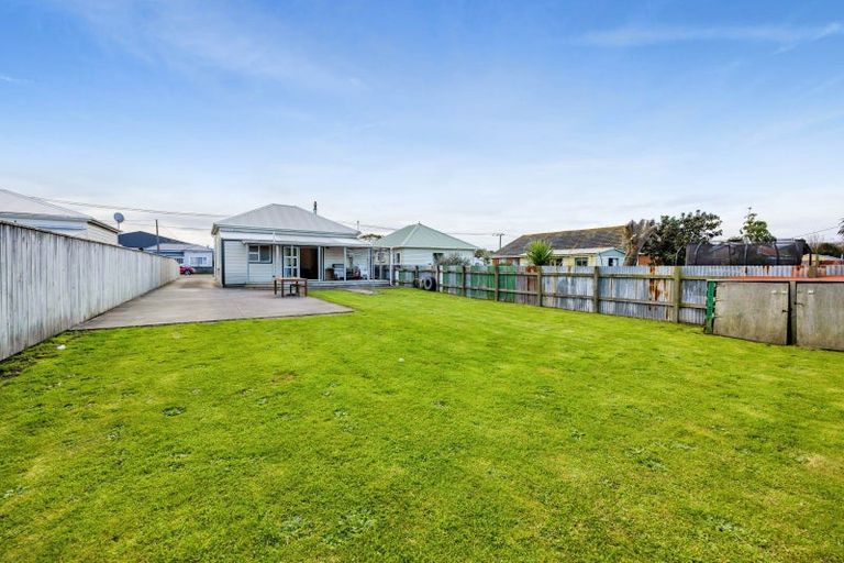Photo of property in 6 Tawhiti Road, Hawera, 4610